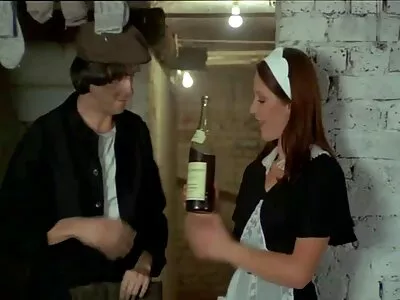 તેણી જે કરે છે તે વેબકેમ માટે બીપી વીડીયો સેકસી પોઝ કરે છે