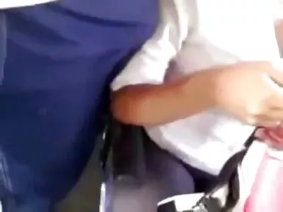 એક બાર્બી વીડીયો સેકસી તેના cunt ઉપર shoving