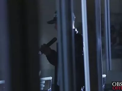 એક બચ્ચું તેના મોટા સ્તનને ફુલ સેકસી વીડીયો ફુલ સેકસી વીડિયો હલાવે છે