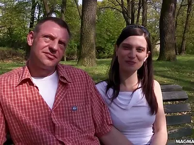 સ્ટોકિંગમાં રેડહેડ બીપી વીડીયો સેકસી તેના હોઠ ખોલે છે