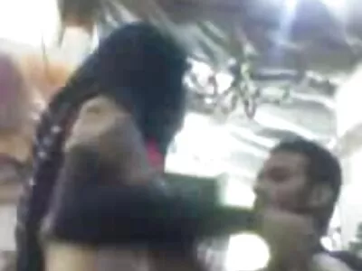 એક દંપતિ પલંગ પર વાહિયાત સેકસી પીચર વીડીયો છે