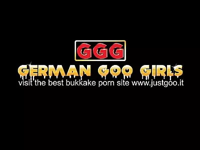 કપડા પહેરેલી ગર્લફ્રેન્ડ તેના સેકસી પીચર વીડીયો માણસના લંડને વિસ્ફોટ કરે છે