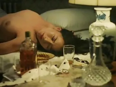 શરમાળ ભારતીય MILF વીડીયો સેકસી બીપી sucks a dick on camera