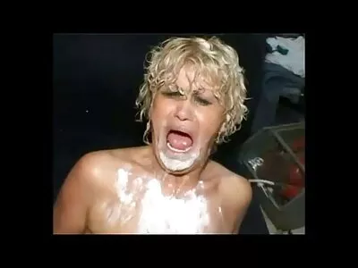 શ્યામા એક ભાર મેળવે છે બીપી વીડીયો સેકસી અને એક ડિક ચૂસે છે