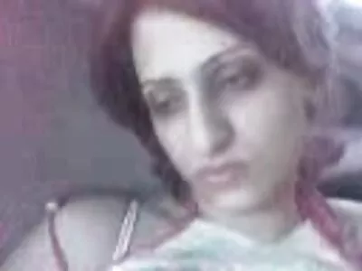 બે ગરમ છોકરીઓ કેટલાક પુરુષને અશ્લીલ સેકસી વીડીયા સેકસી વીડીયા કરે છે