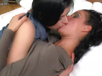 વાઇનની બોટલ સાથે જોવાલાયક હસ્તમૈથુન! બીપી પીચર વીડીયો સેકસી