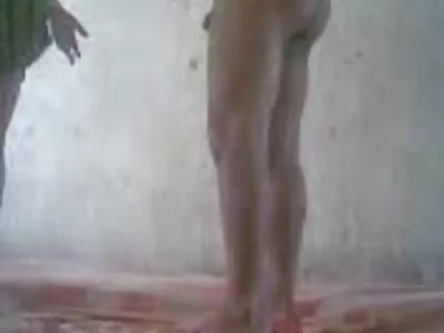 બાળક પોતાની જાતને એક વીડીયો સેકસ સેક્સ ટોય સાથે ફsક્સ કરે છે