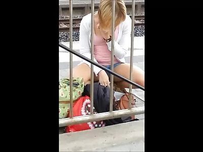 સુંદરતા તેના રમકડાથી કમનો ઉપયોગ કરે છે વીડીયો સેકસી