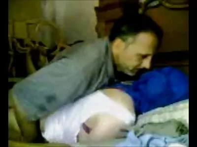 એક હોટી તેના જોડીને મસાજ ત્રીપલ સેકસ વીડીયો કરી રહી છે