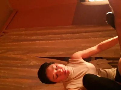 Busty શ્યામા છીનવી અને અડધા નગ્ન નૃત્ય વીડીયો સેકસી