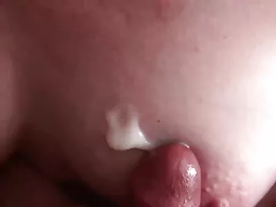 Busty બેબ તેના મોટા સેકસી વીડીયો ઇંગલિશ tits સાથે રમે છે